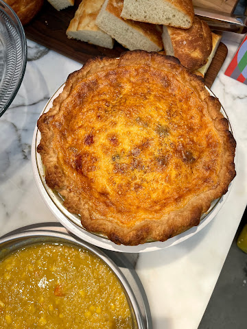 Chomps Élysées by null