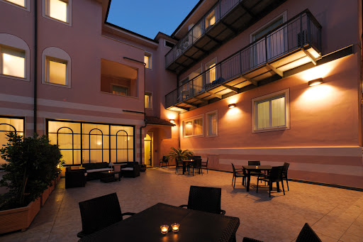 Hotel Mambo - Visual