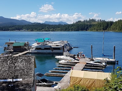 Photos of Fish and Duck Houseboats