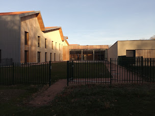 Photo n°3 de EHPAD MONTCERVIER à Vic-le-Comte (Maison de retraite)