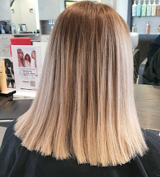 Photo n°17 de L'Esprit Coiffure à Feyzin (Salon de coiffure)