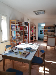 Photo n°1 de mediatheque à Entrecasteaux (Bibliothèque)