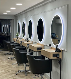 Photo n°4 de Studio avenue bouc bel air à Bouc-Bel-Air (Salon de coiffure)