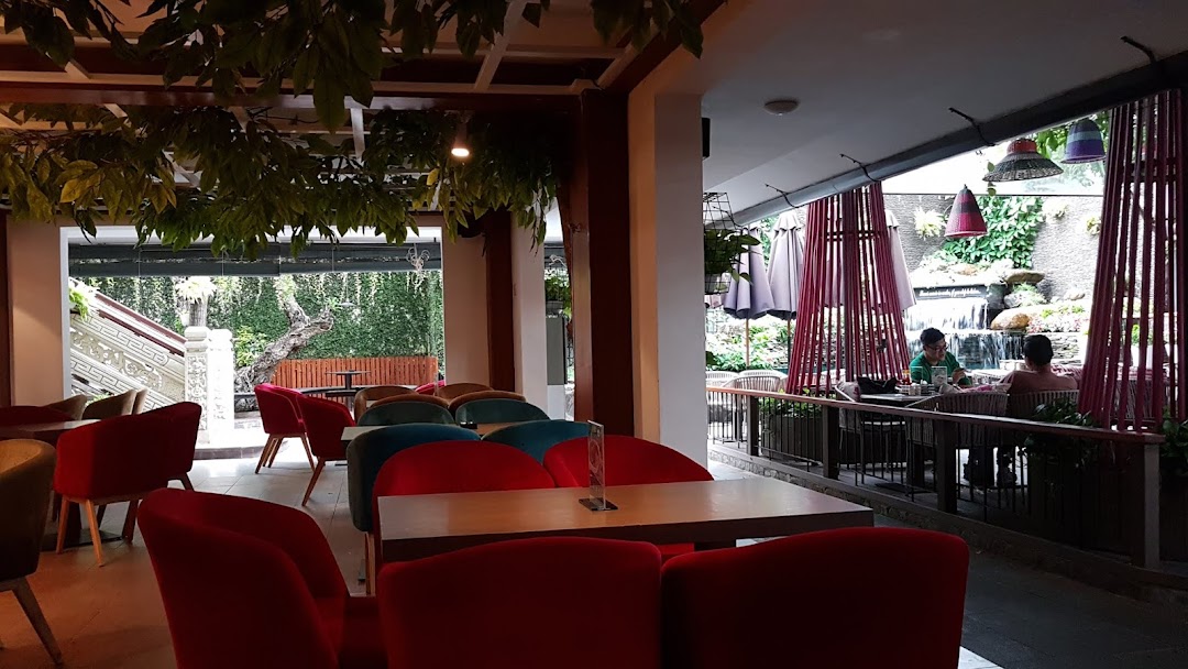 Ngôi Nhà Gỗ - 565 Kha Vạn Cân,Linh Đông, TP Thủ Đức - Cafe sân vườn