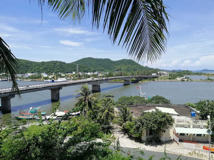 Nhà Hàng – Cà Phê Pháo Đài, 1 Mạc Thiên Tích, Hà Tiên, Kiên Giang