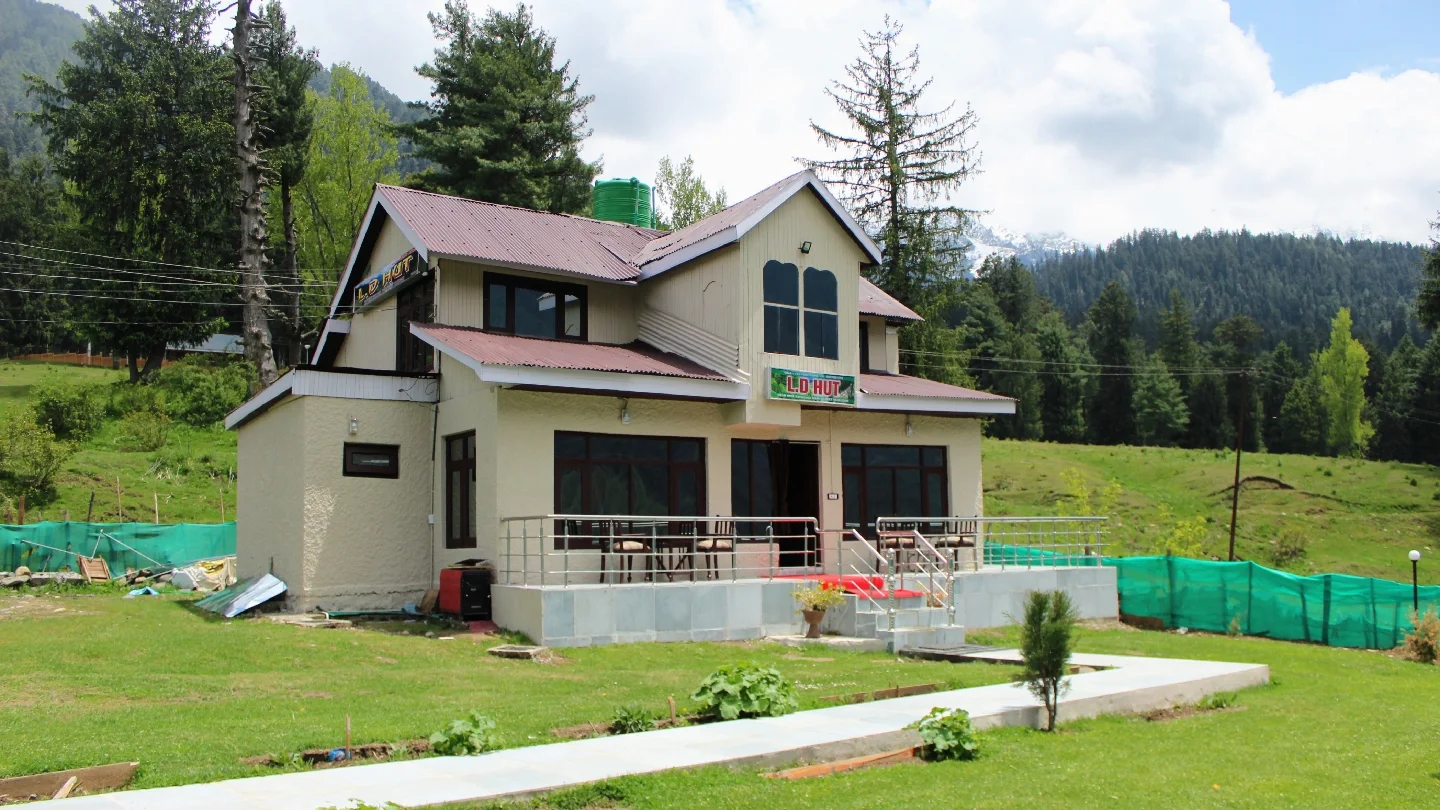 L D HUT, MAIN MARKET (Accomodation only)
