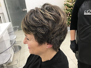 Photo n°14 de Jean Claude Biguine à Issy-les-Moulineaux (Salon de coiffure)