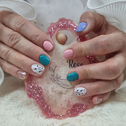 Photo n°3 de Rose Nacré - Prothésiste Ongulaire et Cil - possibilité de déplacement à domicile à Le Fenouiller (Salon de manucure)