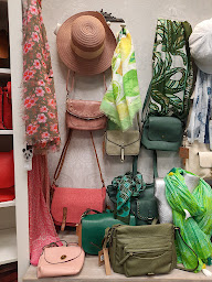 Photo n°11 de NACRE ET TURQUOISE - FALAISE à Falaise (Magasin de vêtements pour femmes)