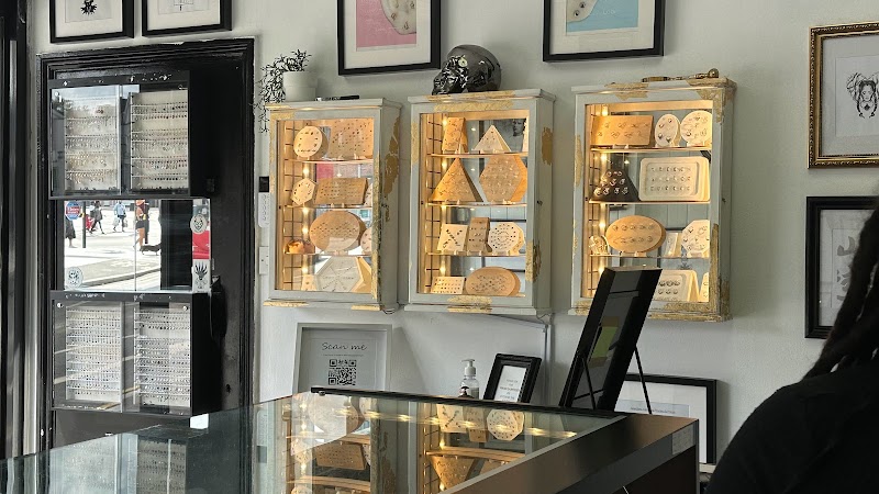 House of Iris photo 2