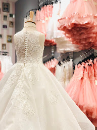 Photo n°20 de Infinity Mariage (Caen) à Carpiquet (Boutique de mariage)