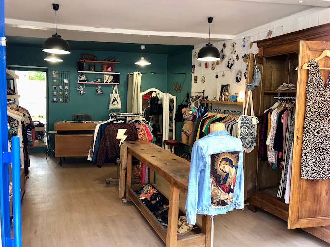 Seconde Manche, dépôt-vente et boutique de créateurs — friperie luxe 38 Rue des Hauts Pavés Paris