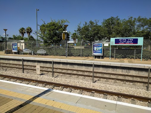 Railway Station/Pardes Hana Karkur, Author: luca pomer