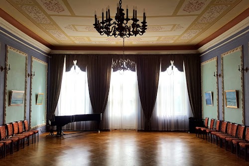 Bīriņu pils parks etnomuzejs