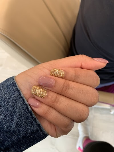 Lavish Nails & Spa