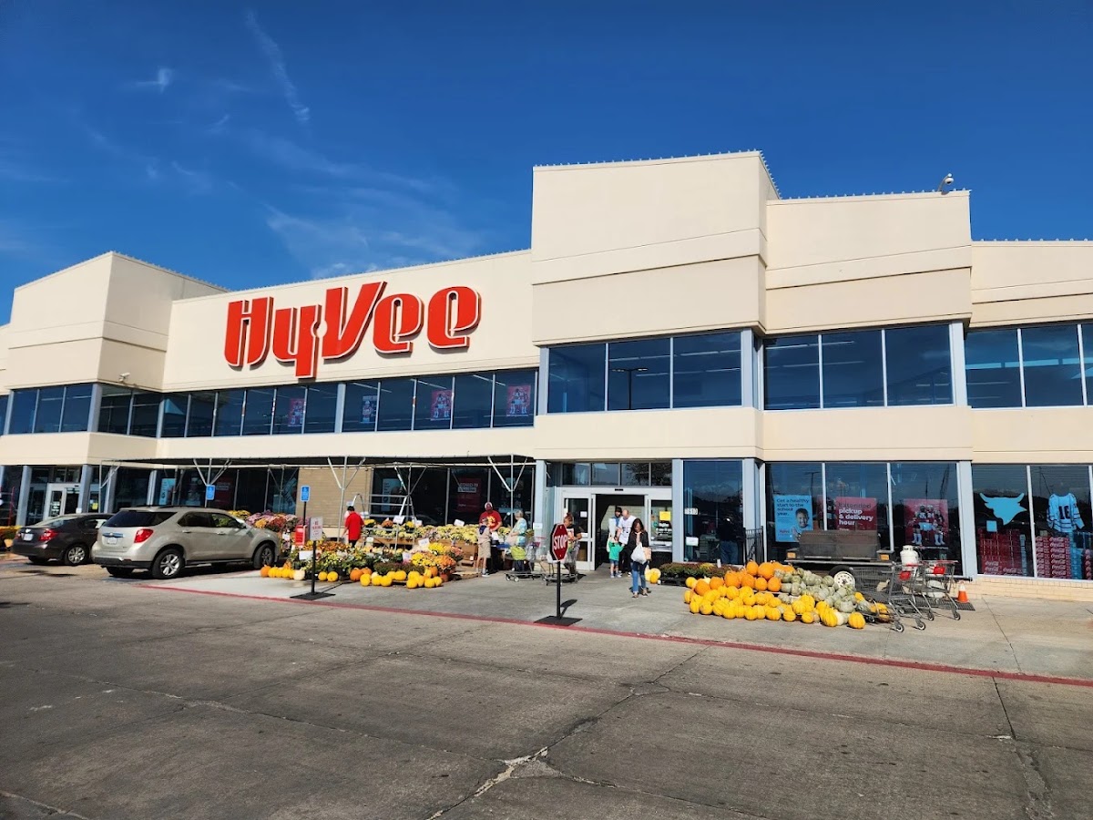 Hy-Vee Grocery Store