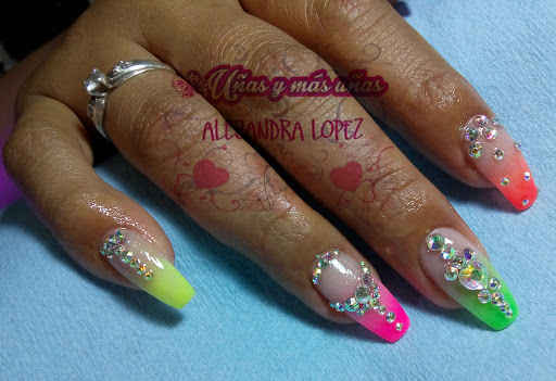Uñas Y Mas Uñas