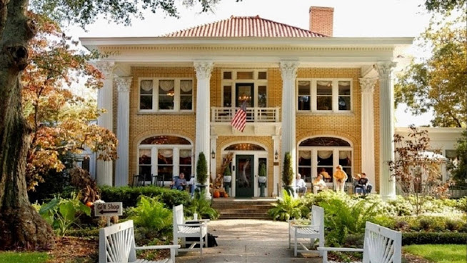 Blue Willow Inn Restaurant & Gift Shop by null