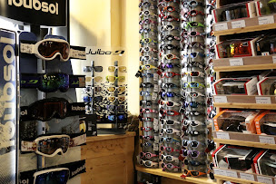 Photo n°4 de Verneret Sports à Morillon (Service de location d'équipements sportifs)