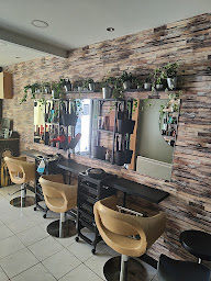 Photo n°5 de Claras Coiffure à Gretz-Armainvilliers (Salon de coiffure)