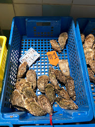 Photo n°23 de Gavr'inis Huitres - Maison La Destriée à Versailles (Marché aux poissons et fruits de mer)
