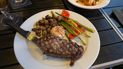 Lou's Grill - Visual