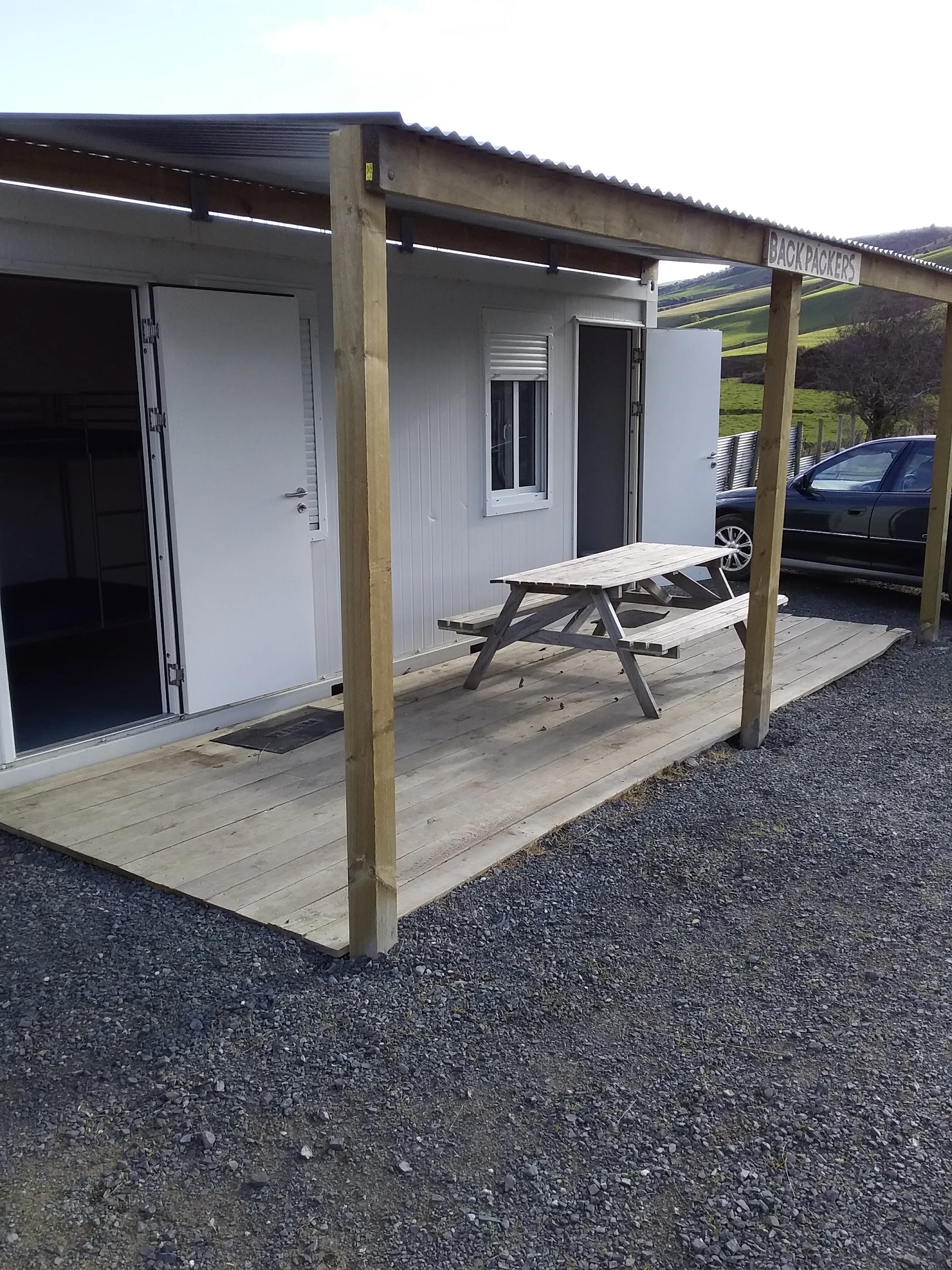 Hillview camp site & backpackers