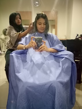 Gerai Salon Cantik, Author: Haidar Arro