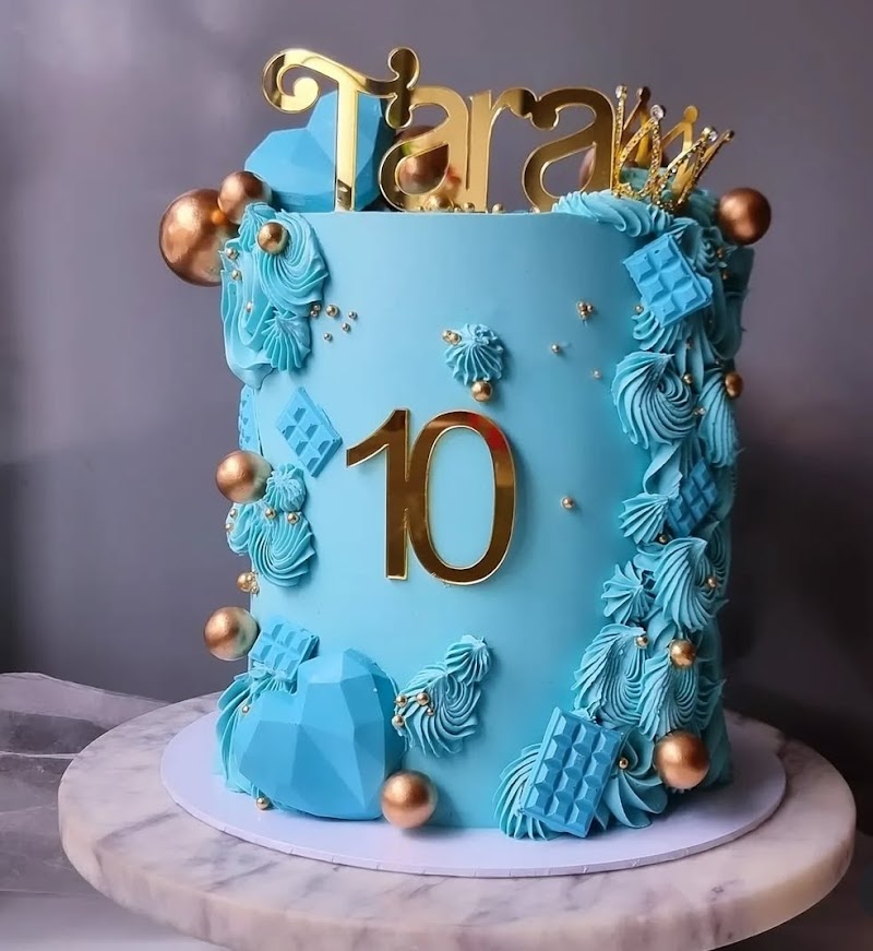Loveys Cakes photo 3