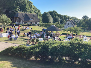 Photo n°1 de Le Domaine du Clos du Phare à Saint-Samson-de-la-Roque (Prestataire de mariage)