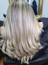 Photo n°17 de Le salon d'Amandine à Roques (Salon de coiffure)