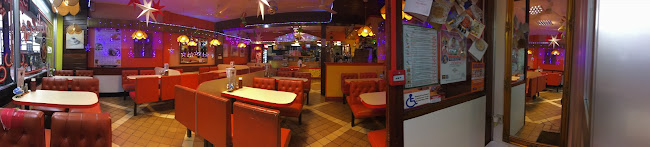 Munchees Cafe & Restaurant Open Times
