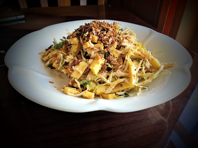 Daw Yee Myanmar Cafe