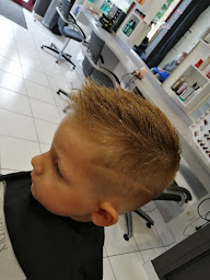 Photo n°4 de A Tous Styles! à Val-Couesnon (Salon de coiffure)