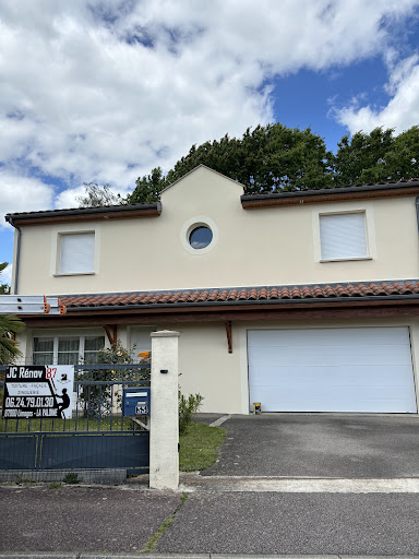 Photo de JC RENOV 87 - Couvreur &amp; peintre en bâtiment Demoussage spécialiste nettoyage et traitement hydrofuge toiture gouttière