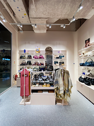 Photo n°5 de Lollipops Forum des Halles à Paris (Magasin de maroquinerie)