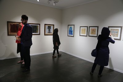 Photos of Farmanfarma Gallery