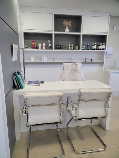 Ariane Estevam - Estetica e Terapia capilar