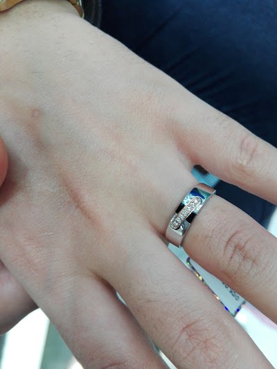 Photos of Gold and Jewelry Lydvma