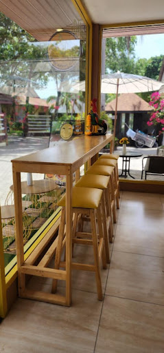 SIPS HAPPY CAFE 🌻 Breakfast, Coffee, Smoothies & Bagels