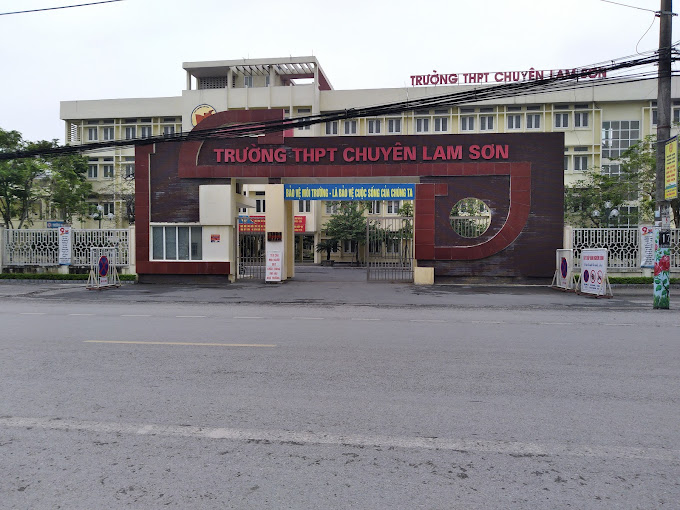 Trường THPT Chuyên Lam Sơn, 307 Lê Lai, Đông Sơn, TP Thanh Hóa