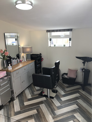 Simply Hair by Sophie Logo