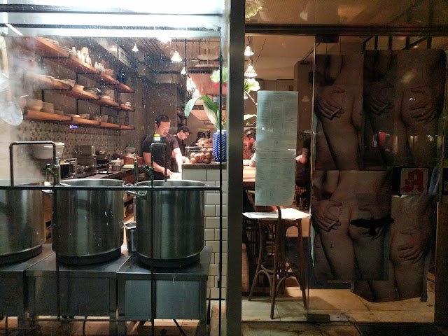 Madame Ngo une Hanoi Brasserie