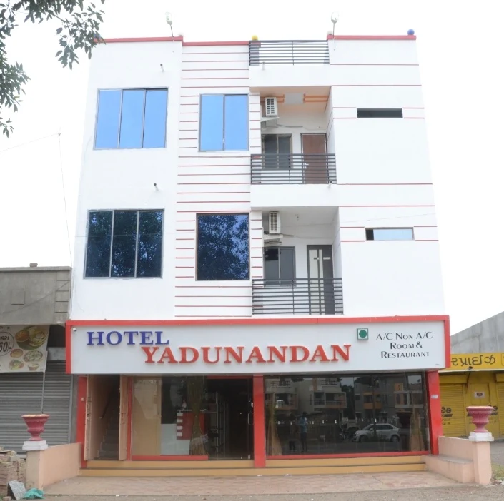 Hotel Yadunandan Room's & Restaurant