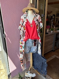 Photo n°30 de L' ARMOIRE DE LO à Moustiers-Sainte-Marie (Magasin de vêtements pour femmes)