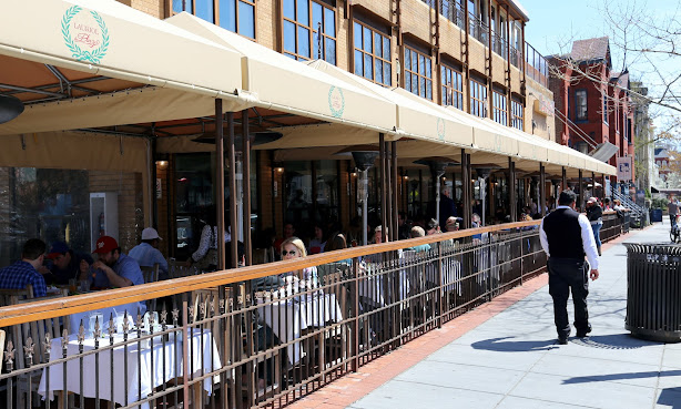 Lauriol Plaza by null