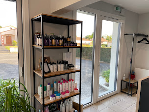 Photo n°26 de coiffure l atelier d isa à Gorges (Salon de coiffure)