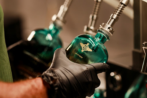 House of Apenera, Distilleria