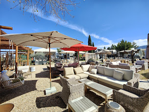 Photo n°1 de COLOURS à Oppède (Magasin d'ameublement et de décoration)