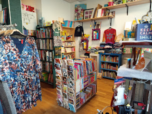 Photo n°2 de Aux âmes rêveuses à Caluire-et-Cuire (Friperie)